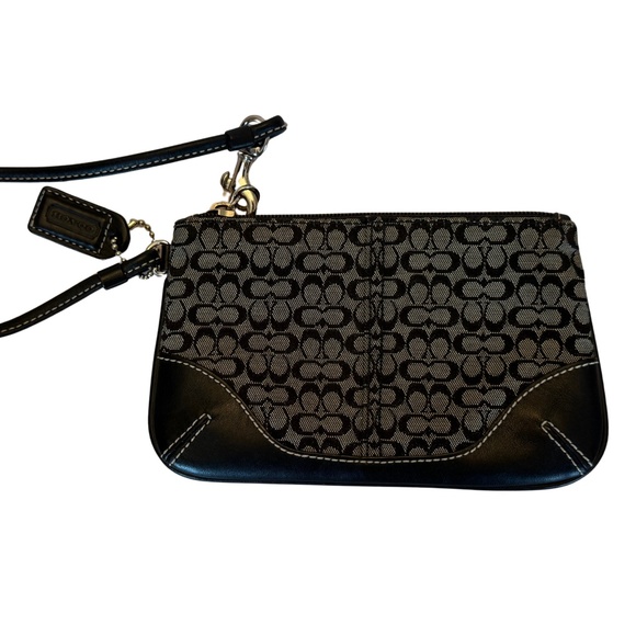 Like New Coach Signature Jacquard Wristlet Vintage - Picture 2 of 9